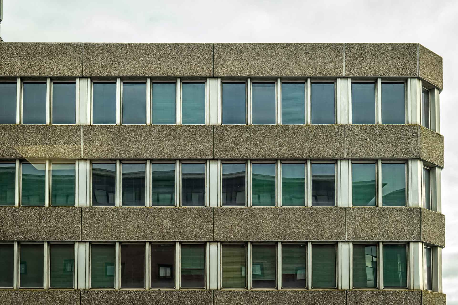 1970s Office building suitable for retrofit cladding